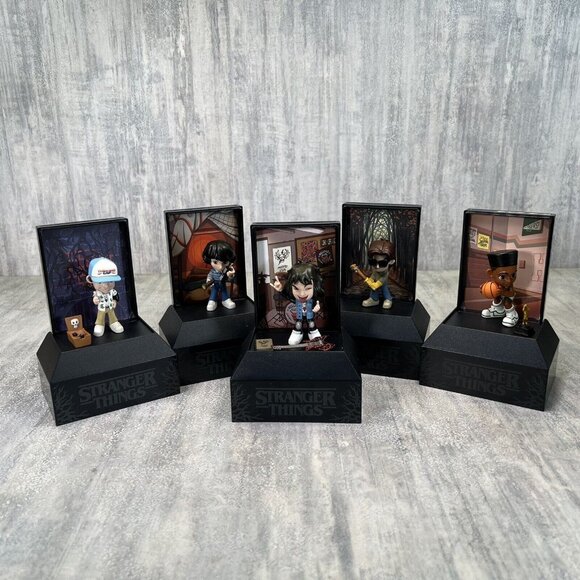 YuMe Official Stranger Things Upside Down Mystery Capsules Series 1 Will Eddie - Picture 1 of 13